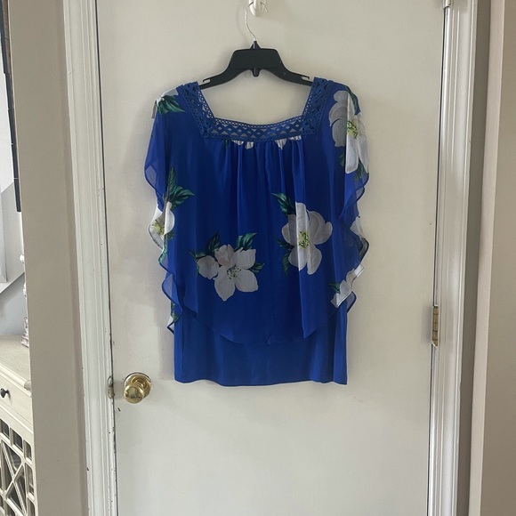 Apt. 9 Overlay Top - Picture 6 of 7